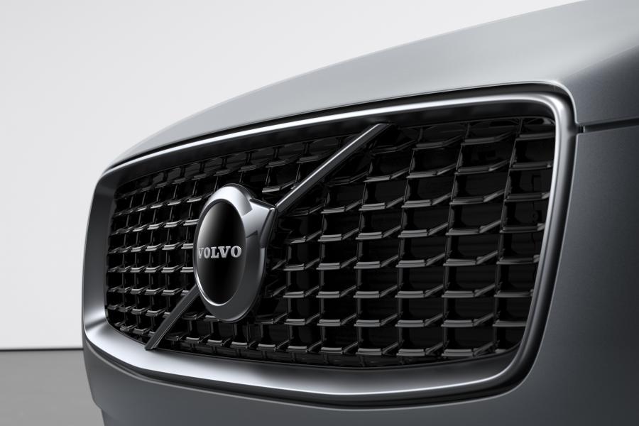 Логотип Volvo XC90 T8 Twin Engine R-Design 2019 года  (WW) (фото 14 из 15)